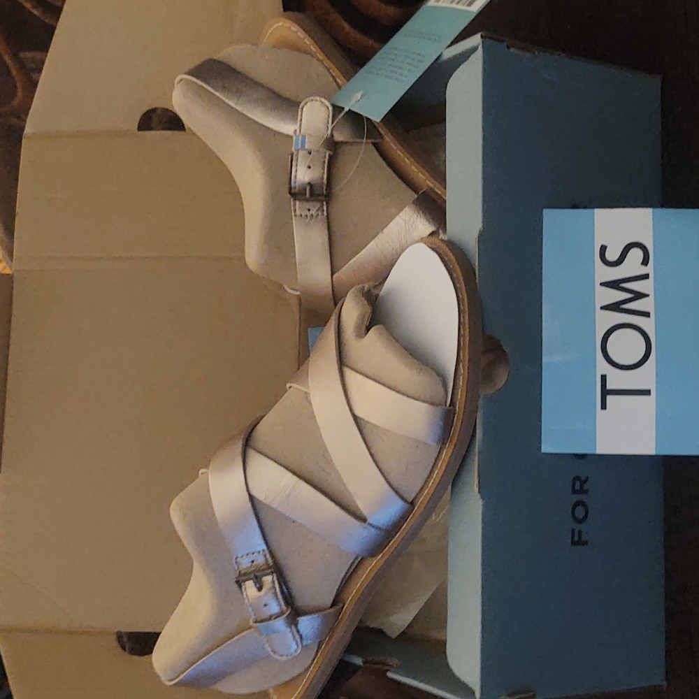 Women's Rose Gold Tom's size 9.5 leather sandal